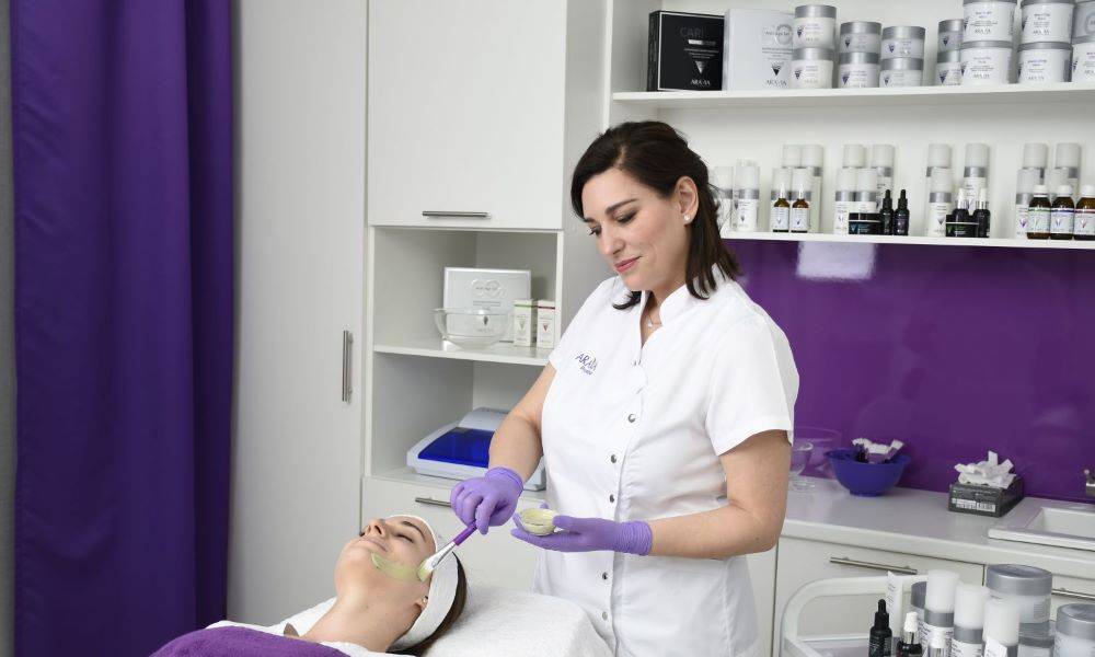 Когда и зачем идти к косметологу? 5 причин обратиться к специалисту