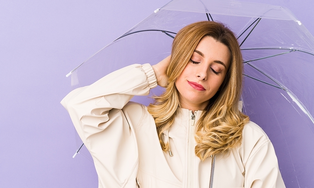 Объем на волосах даже в дождливую погоду: как этого добиться