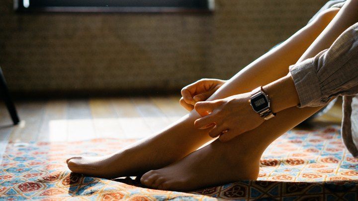 Тесные колготки из синтетики провоцируют врастание волос Тесные колготки из синтетики провоцируют врастание волос
